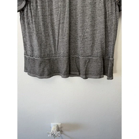 CATO Plus Size Charcoal Bell Sleeved Top W/ Grommet Accents Very Unique 18/20 - Picture 6 of 7